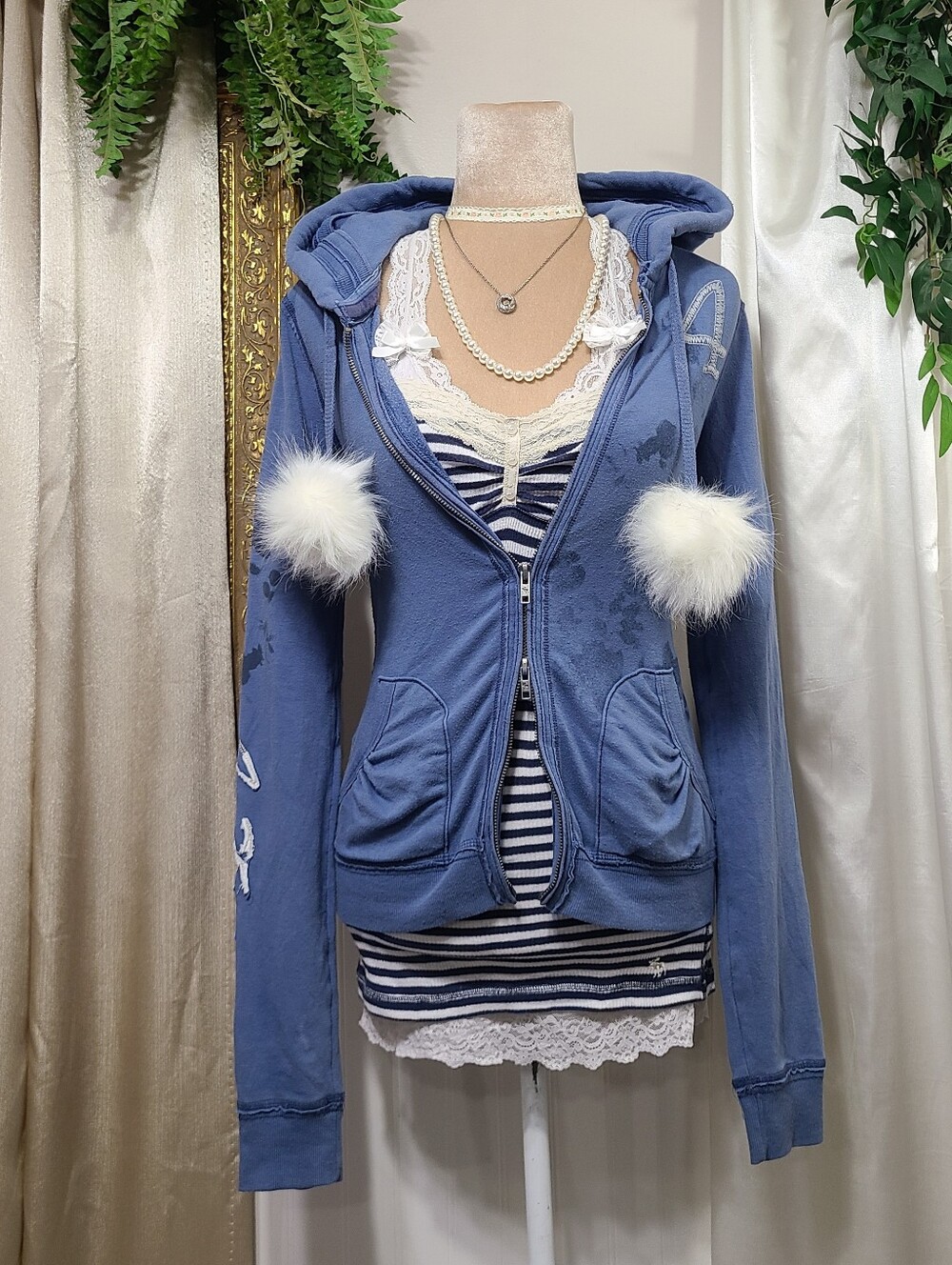Vintage Abercrombie ♡ Y2K ♡ Blue Hoodie Abstract Flowers White Faux Fur Pompoms